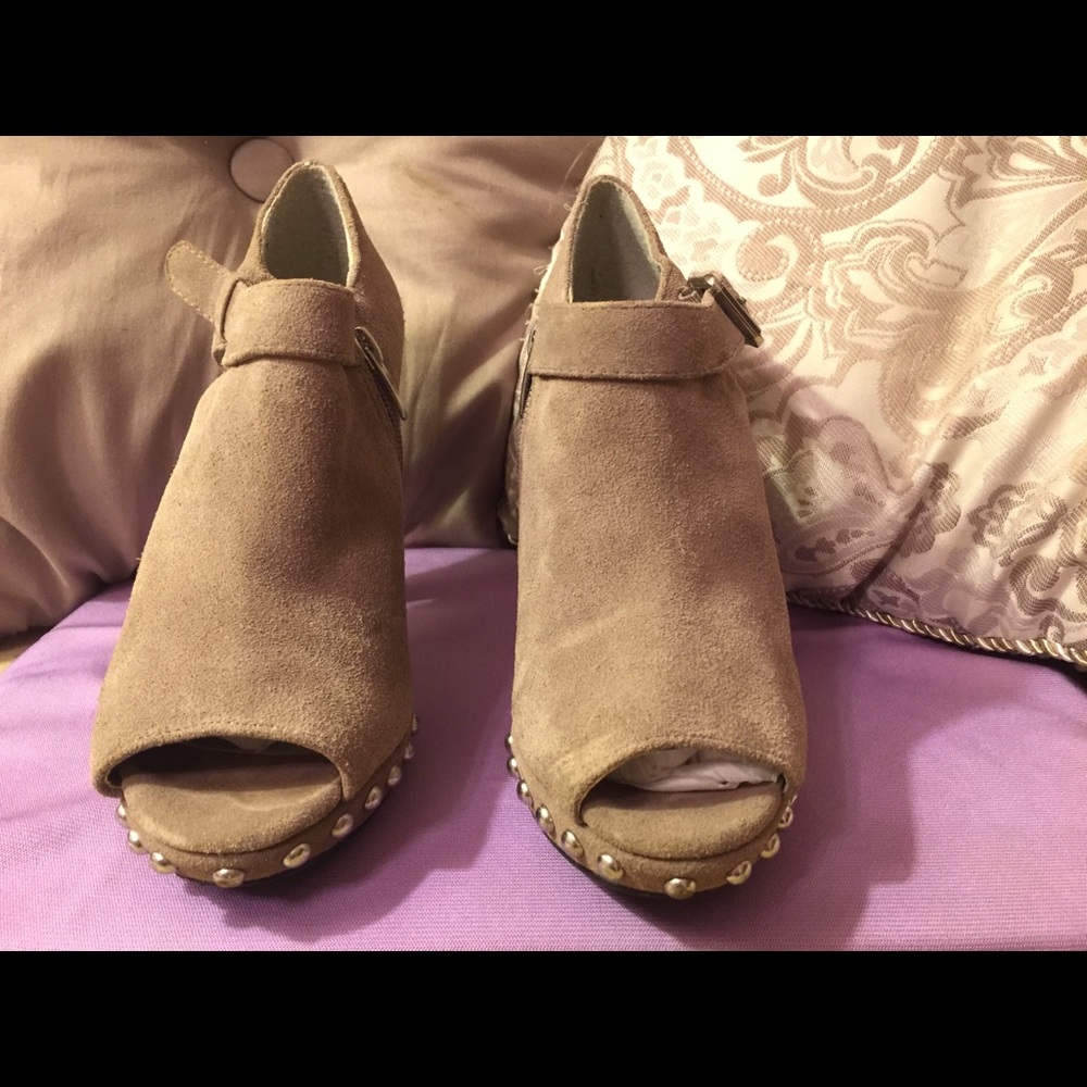 Chico peep toe shoe